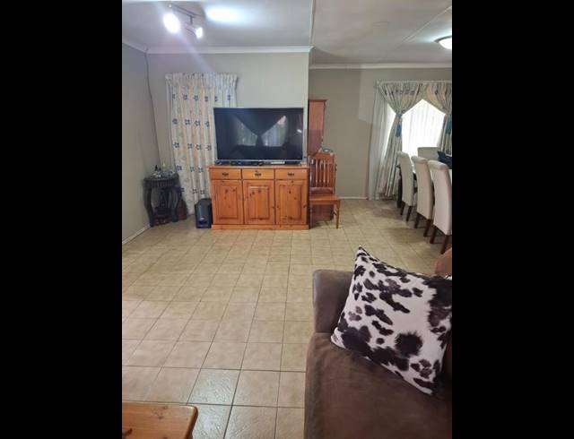 3 BEDROOM TOWNHOUSE FOR SALE IN FAERIE GLEN